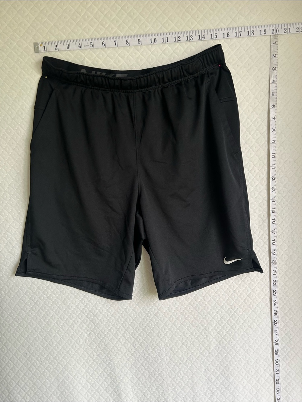 Nike Mens Black Athletic Shorts White Swoosh Gym Workout Shorts Size M